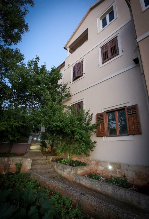 Keko Appartement Supetar Buitenkant foto